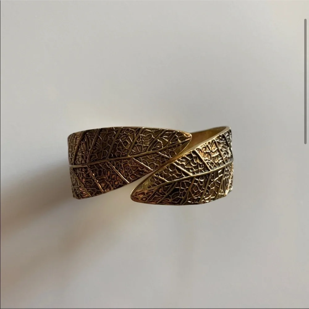 Embracing Leaves Hinged Cuff Bangle in Gold Tone - Picture 5 of 12